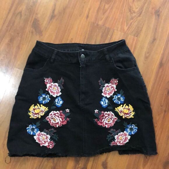 Tezenis Black floral embroidered denim Mini skirt size M - Picture 1 of 6
